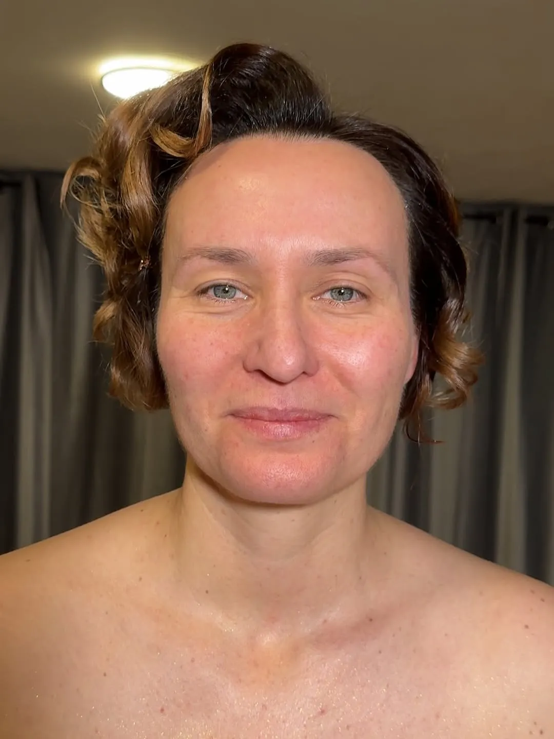 Nałożenie bazy pod makijaż pielęgnacja cery Gdynia